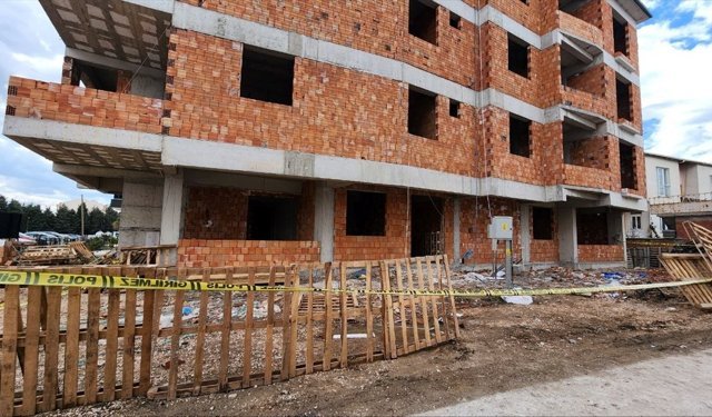 Amasya'da inşaatın çatısından düşen işçi hayatını kaybetti