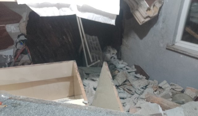 Artvin'de kaya düşmesi nedeniyle lojmanda hasar oluştu