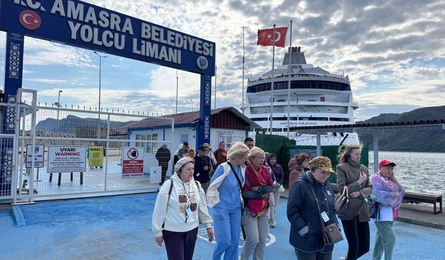 'Astoria Grande' kruvaziyeri 1060 yolcusuyla Amasra'ya geldi