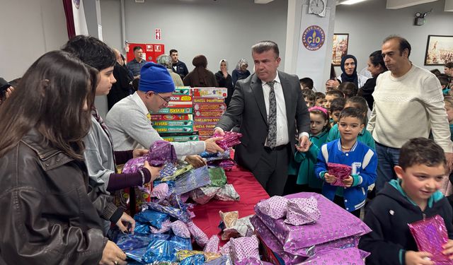 Bartın'da 8 bin 50 ilkokul öğrencisine oyuncak dağıtıldı