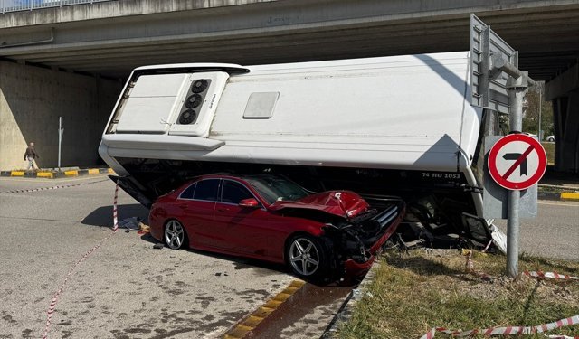 FECİ KAZA, 46 KİŞİ HASTANELİK OLDU