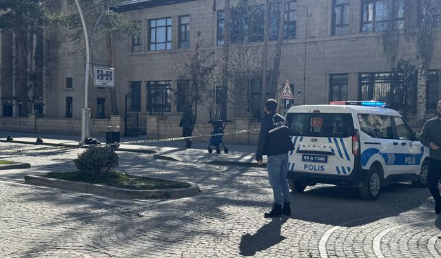Bayburt'ta şüpheli çanta fünye ile patlatıldı