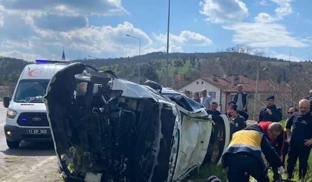 Bilecik Pazaryeri'nde korkutan kaza: 2 yaralı