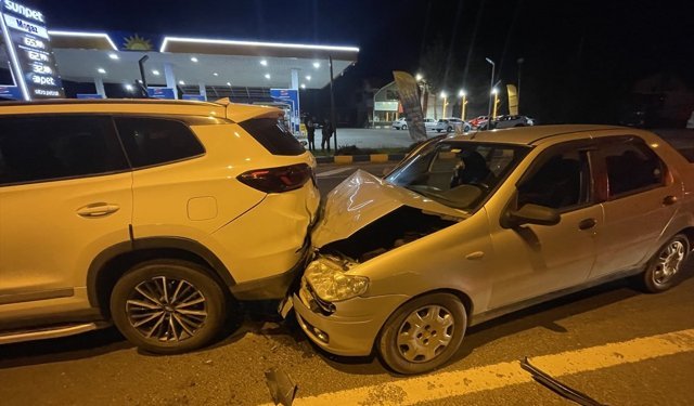 Bolu'da meydana gelen zincirleme trafik kazasında 3 kişi yaralandı