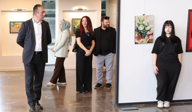 Bursa Osmangazi'de liselilerin emekleri sanatseverlerle buluştu