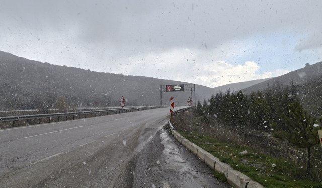 Çorum-Ankara kara yolunda kar etkili oluyor