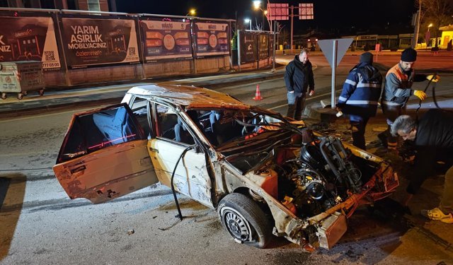 Çorum'da iki otomobilin çarpıştığı kazada 1 kişi yaralandı