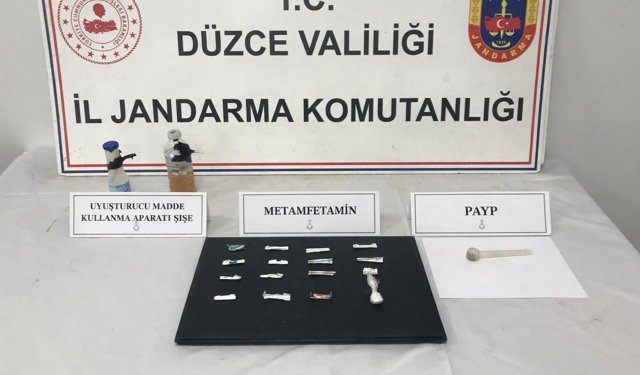 Düzce'de aracında sentetik uyuşturucu ele geçirilen zanlı gözaltına alındı
