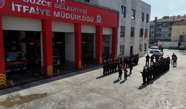 Düzce'de iki kardeşin itfaiyeci olma hayali bir günlüğüne gerçeğe dönüştü