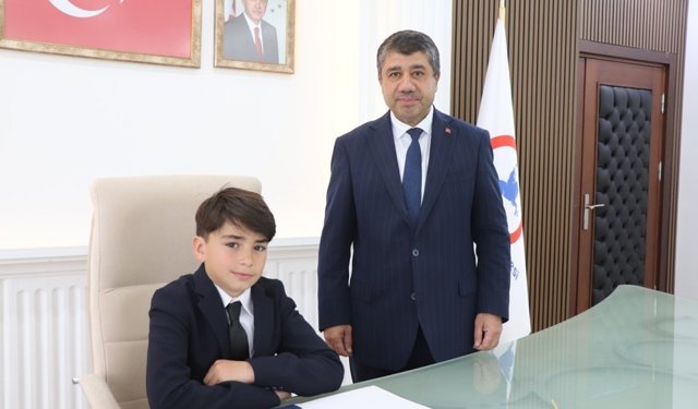 Düzce'de ilkokul öğrencisi temsili belediye başkanı oldu