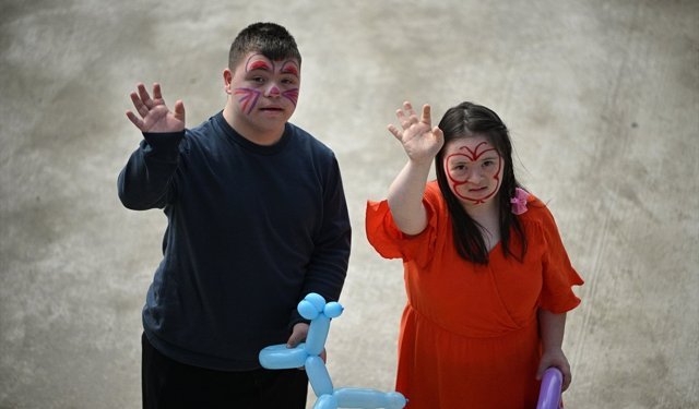 Düzce'de otizmli çocuklar, farkındalık günü etkinliklerinde eğlendi