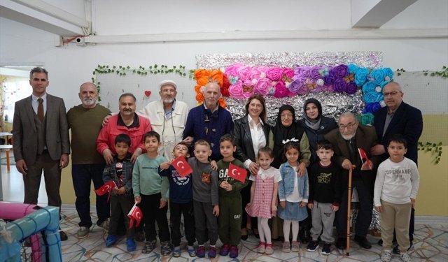 Düzce'de yaşlılardan anaokulu öğrencilerine '23 Nisan' ziyareti