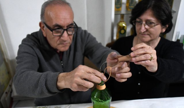Emekli çift, süs eşyası yapma hobisini ürünlerine artan taleple profesyonel uğraşa dönüştürdü