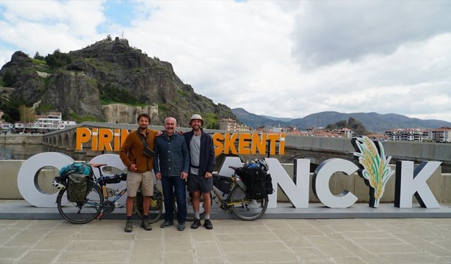 Evinin kapılarını gezginlere açan gönüllü, 10 yılda 500'e yakın yabancı misafir ağırladı