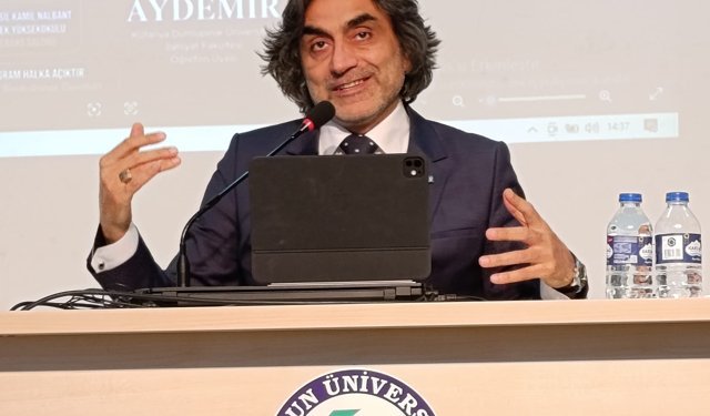 Eynesil'de 'Modern Dünyada Müslümanca Yaşamak' konferansı düzenlendi