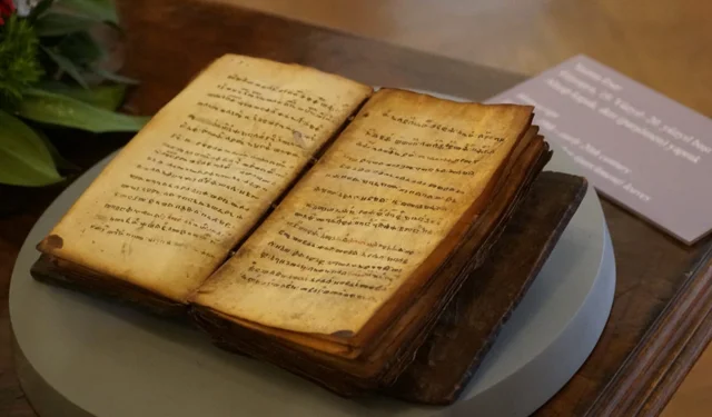 Kültür varlığı kaçakçılığıyla mücadelede önemli iade... Etiyopya'ya el yazması eser teslim edildi