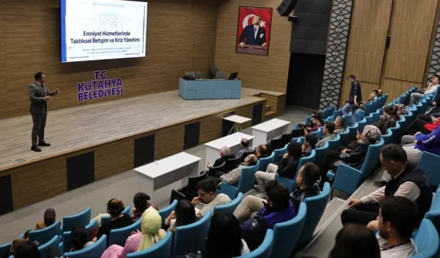 Kütahya'da belediye personeline 'etkili iletişim' eğitimi