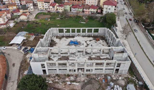 Niksar'da spor salonu inşaatı yeniden başlayacak