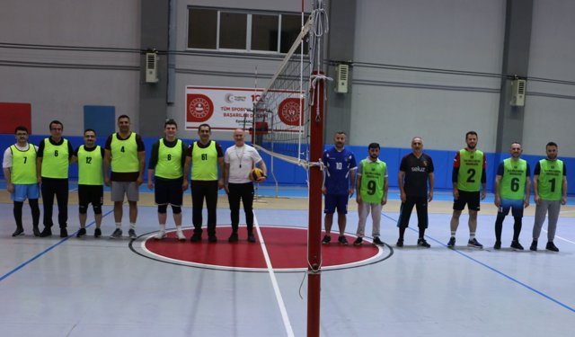 Of Kaymakamlığı Bahar Voleybol Turnuvası başladı