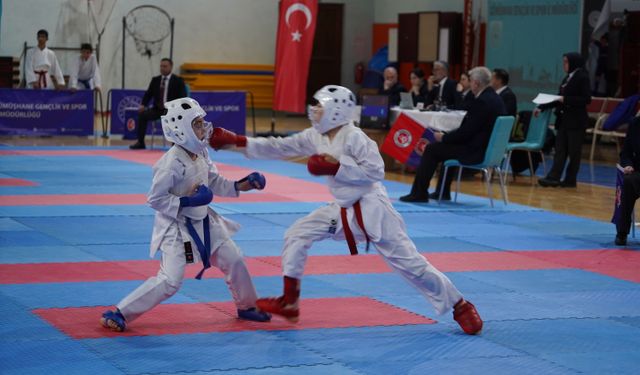 Okul Sporları Karate Yıldızlar Grup müsabakaları Gümüşhane'de başladı