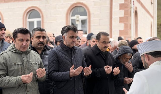 Ordu'da yamaçtan yuvarlanan otomobilde ölen baba ve kızının cenazesi defnedildi