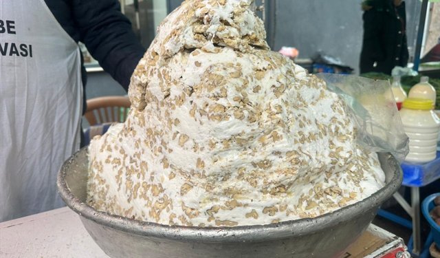 Ordulu çift, kentin asırlık helvasını 30 yıldır birlikte hazırlıyor