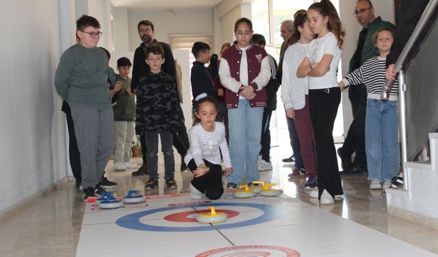 Osmancık'ta Polis Çocuklarına Floor Curling Turnuvası Düzenlendi