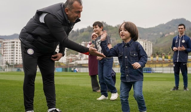 Otizmli bireylerden Çaykur Rizespor'a ziyaret