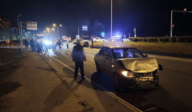 Rize'de iki otomobil çarpıştı, 4 kişi yaralandı