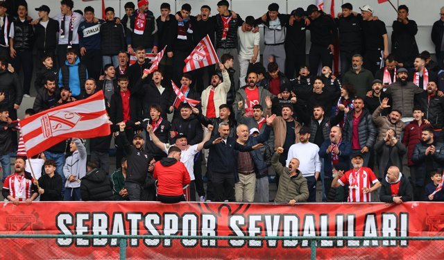 Sebat Gençlikspor'un 2. Lige yükselmesi coşkuyla kutlandı
