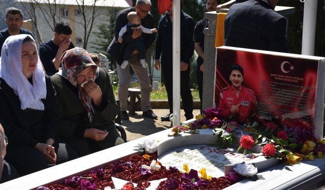 Şehit Hava Pilot Yüzbaşı Burak Gençcelep, memleketi Trabzon'da anıldı