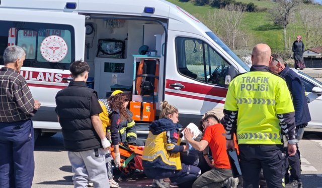 Sinop'ta otomobilin devrildiği kazada sürücüsü yaralandı