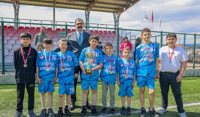 Taşköprü'de Okul Sporları Ragbi İl Birinciliği tamamlandı
