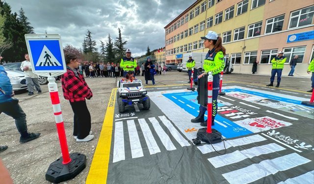 Tokat'ta öğrencilere uygulamalı trafik eğitimi verildi