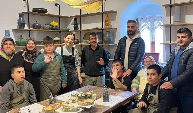 Tokat'ta otizmli çocuklar seramik çalışması yaptı