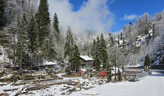 Trabzon ve çevre illerin yüksek kesimlerinde kar yağışı etkili oldu