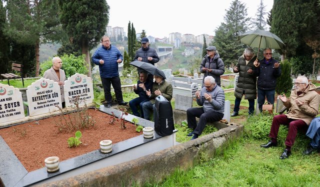 Trabzonspor Kulübünün eski divan başkanlık kurulu üyesi Hayri Gür anıldı