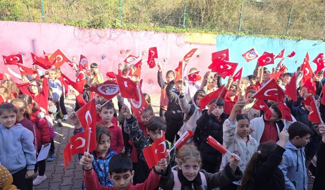 HAİN SALDIRILAR SONRASI OKULLARDA HÜZÜN VE KENETLENME