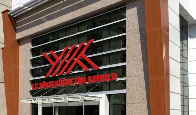 YÖK'ten doğum yapan lisansüstü kadın öğrencilere ek süre düzenlemesi