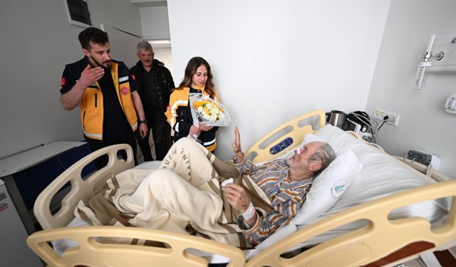 Yolda fenalaşan yaşlı adam kameraları izleyen muhtarın dikkati ve erken müdahaleyle kurtarıldı
