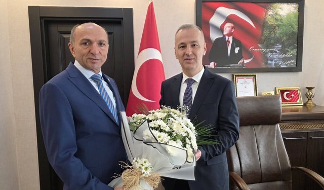 YENİ MÜDÜR KOLTUĞA OTURDU