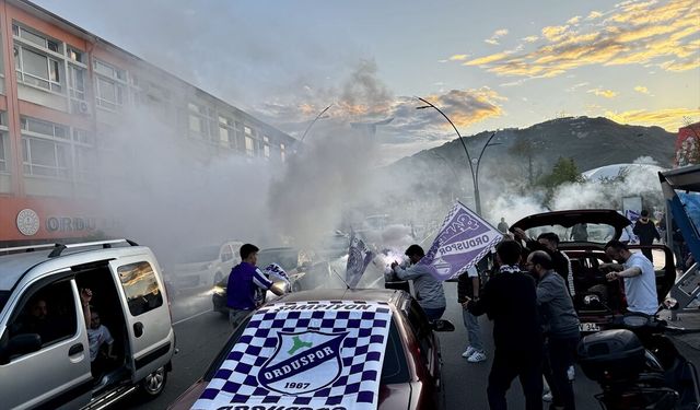 52 Orduspor FK'nın 2. Lig'e yükselmesi kentte coşkuyla kutlandı