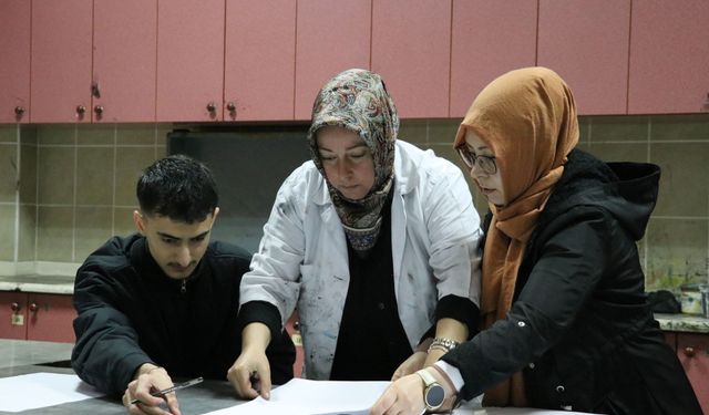 AHŞAP TUTKUSUNA AKADEMİK BOYUT KAZANDIRDI