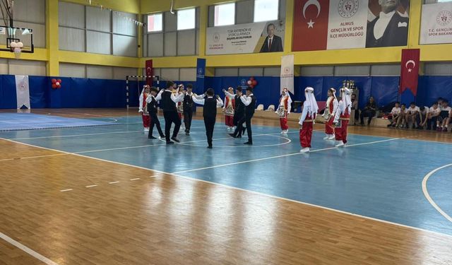 Almus'ta 19 Mayıs Atatürk'ü Anma, Gençlik ve Spor Bayramı kutlandı