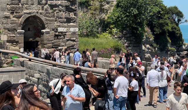 Amasra'da bayram yoğunluğu yaşanıyor