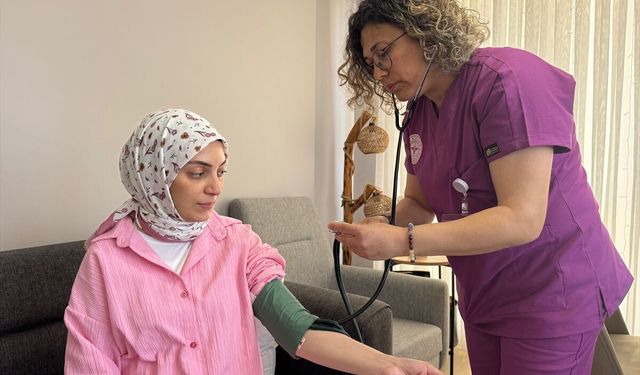 Anne adayları 'Her Gebeye Bir Ebe' uygulamasıyla korkularını yeniyor