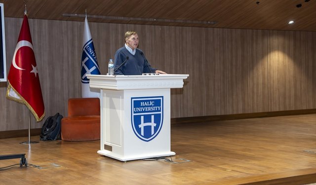 Astronot David Carl Hilmers Haliç Üniversitesi öğrencileriyle buluştu