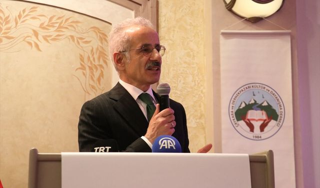 Bakan Uraloğlu, Trabzon'da eğitime destek gecesinde konuştu:
