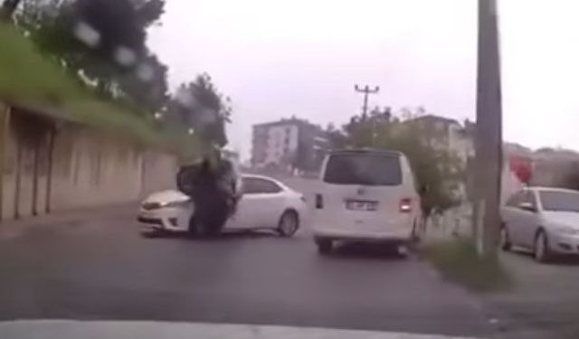 KAZA ANI ARAÇ İÇİ KAMERASINA YANSIDI