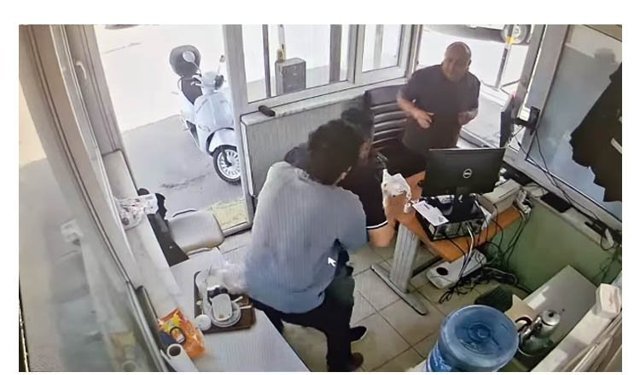 ARKADAŞINI HEİMLİCH MANEVRASIYLA KURTARDI